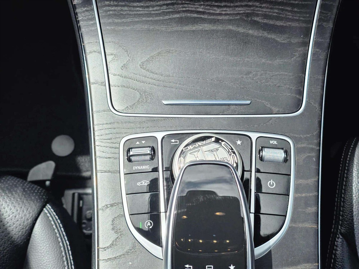 2016 Mercedes-Benz C thumbnail