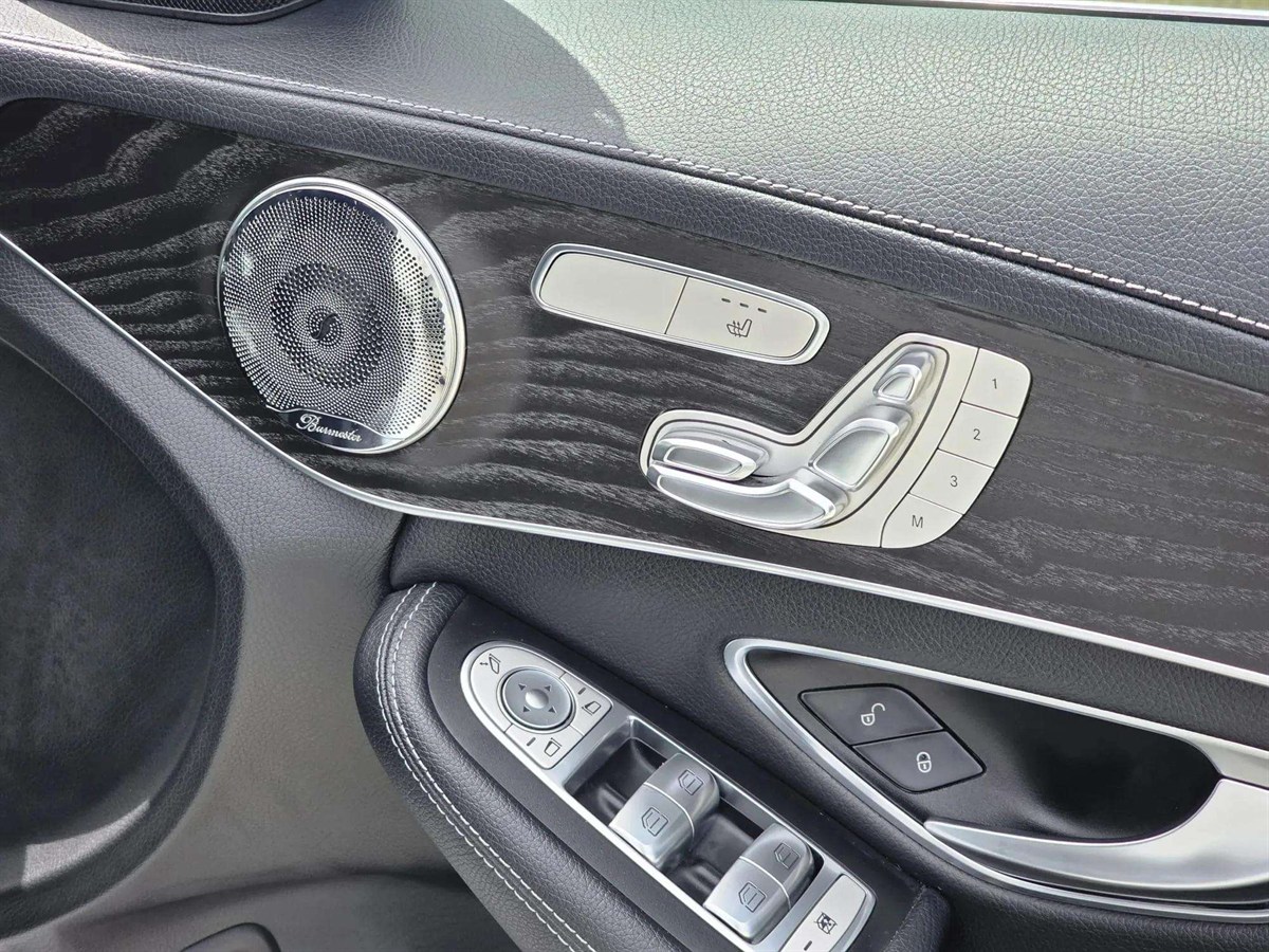 2016 Mercedes-Benz C thumbnail