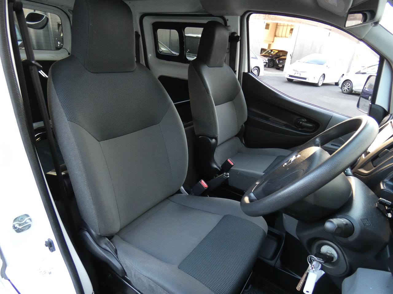 2020 Nissan NV200 thumbnail
