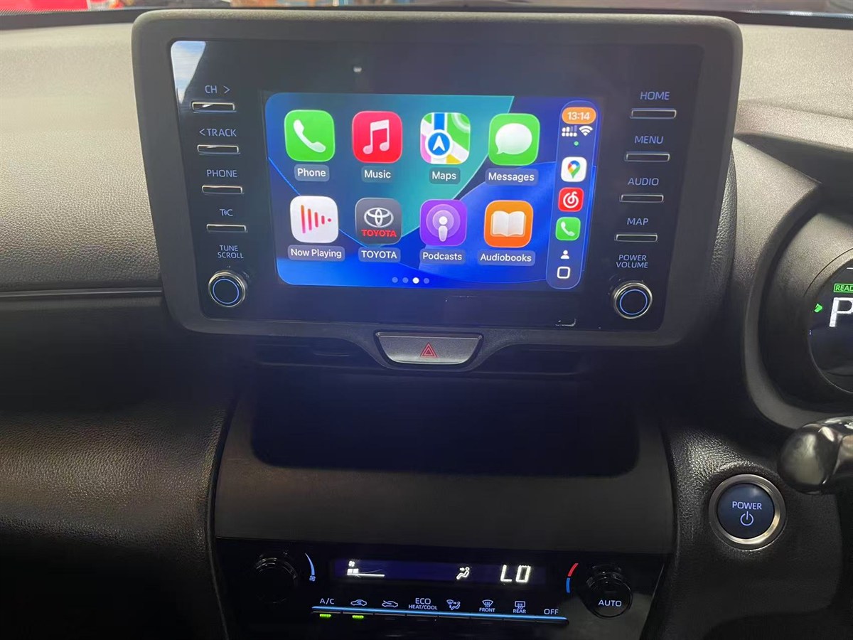 2021 Toyota Yaris thumbnail