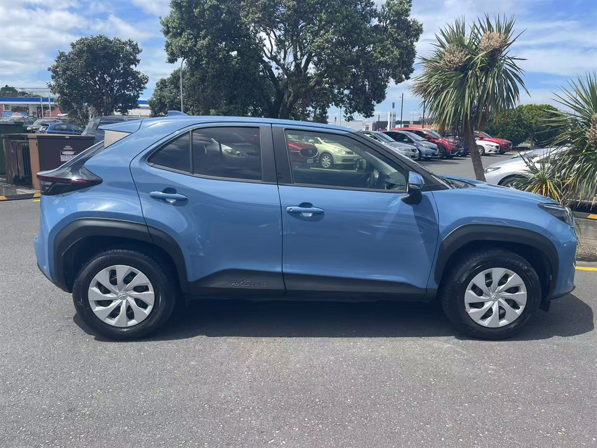 2021 Toyota Yaris thumbnail
