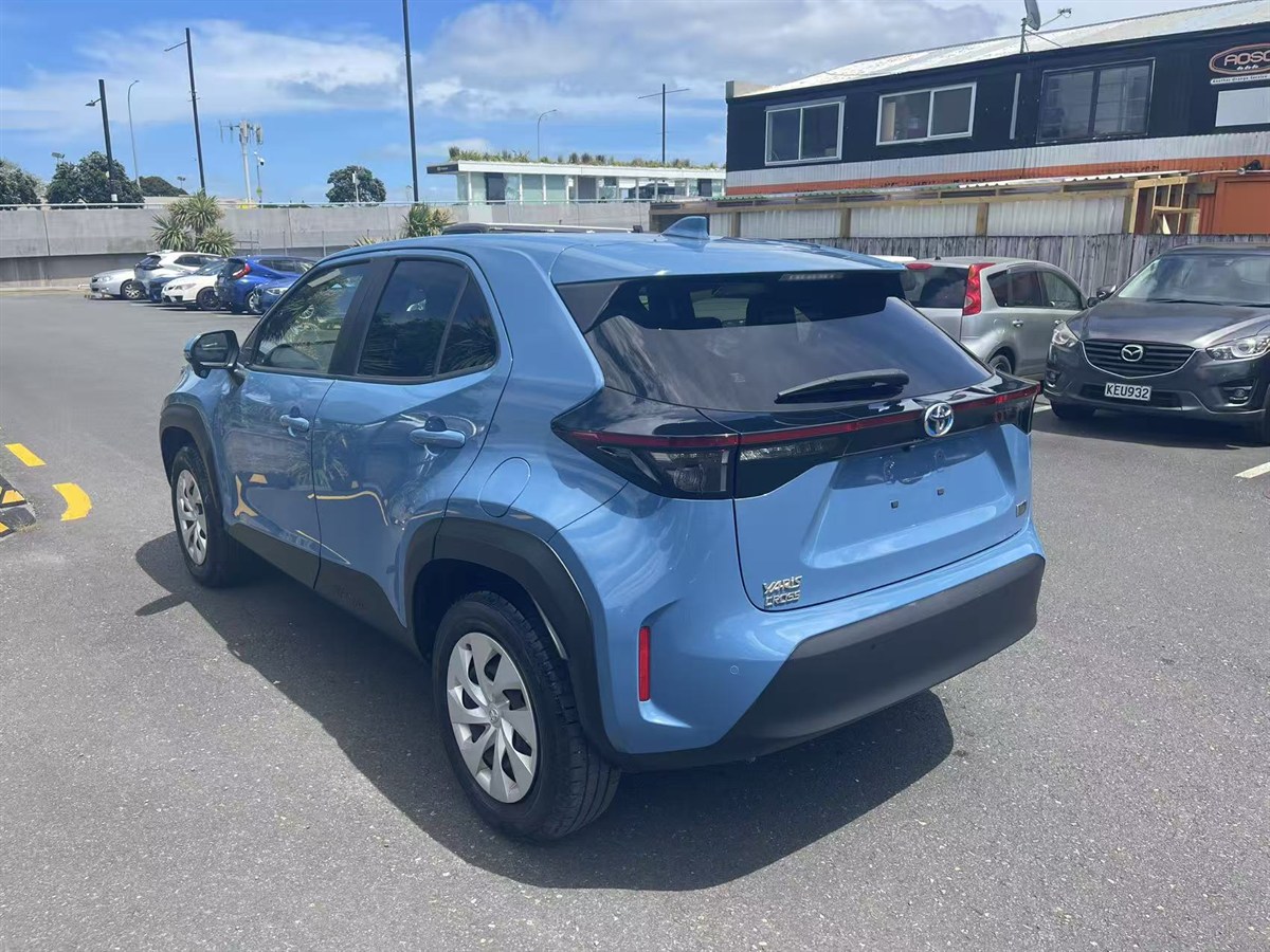 2021 Toyota Yaris thumbnail