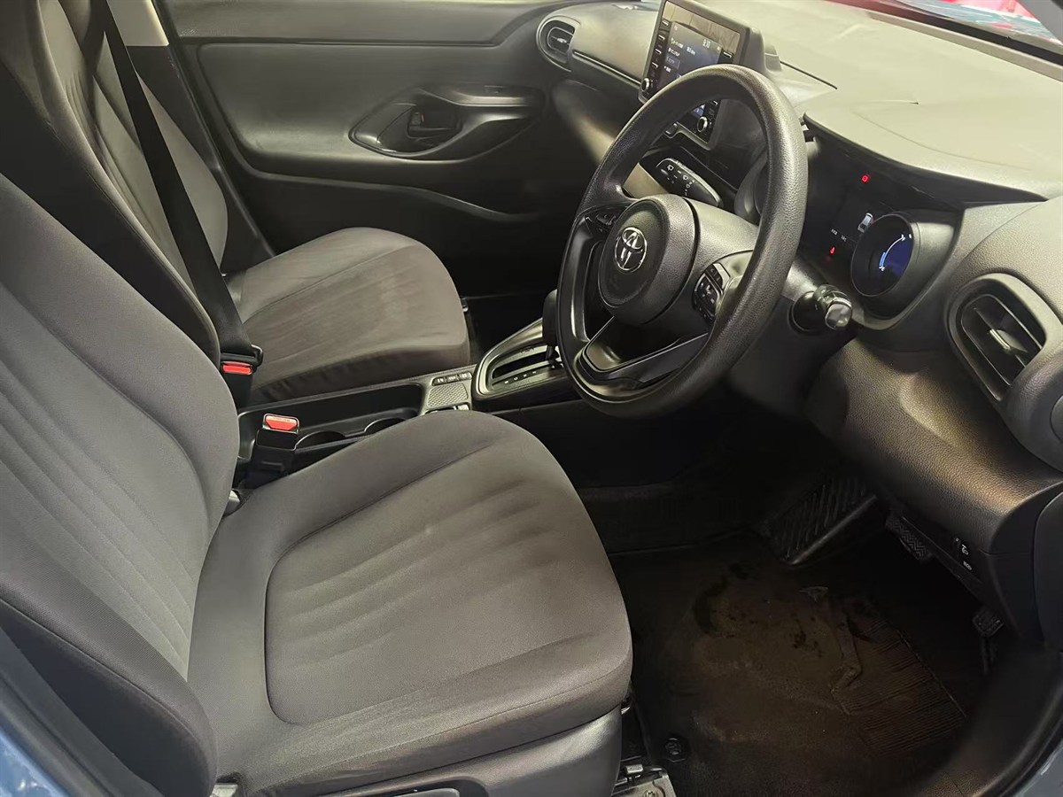 2021 Toyota Yaris thumbnail