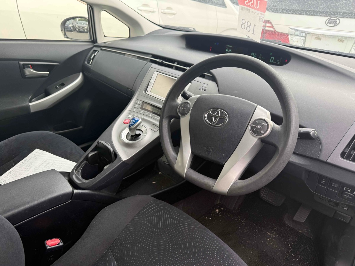 2013 Toyota Prius thumbnail