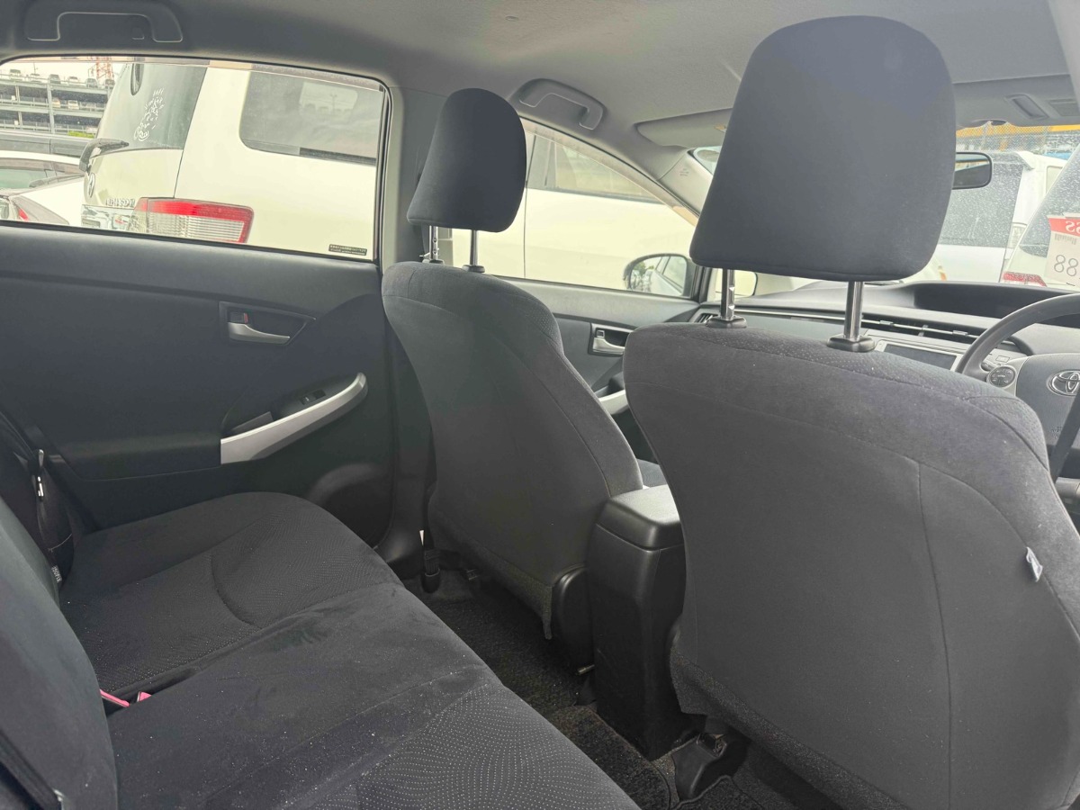 2013 Toyota Prius thumbnail
