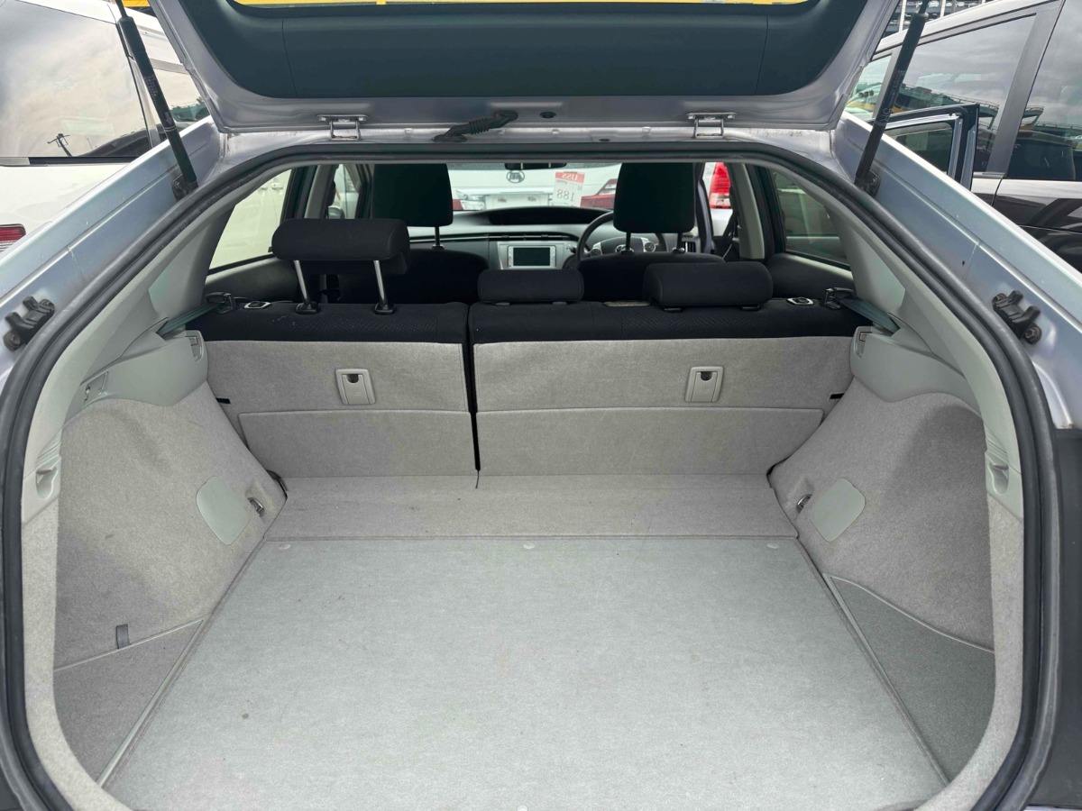2013 Toyota Prius thumbnail