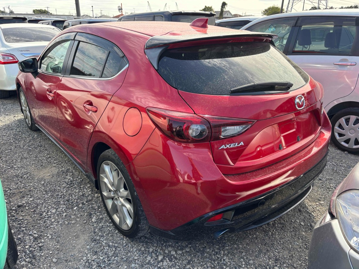 2014 Mazda Axela thumbnail