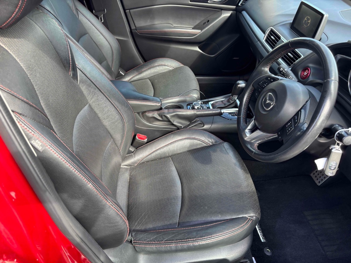 2014 Mazda Axela thumbnail