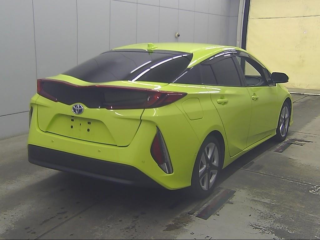 2017 Toyota Prius thumbnail