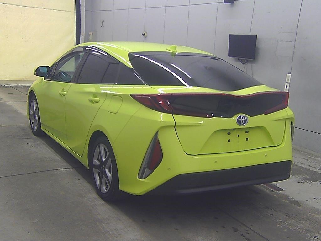2017 Toyota Prius thumbnail