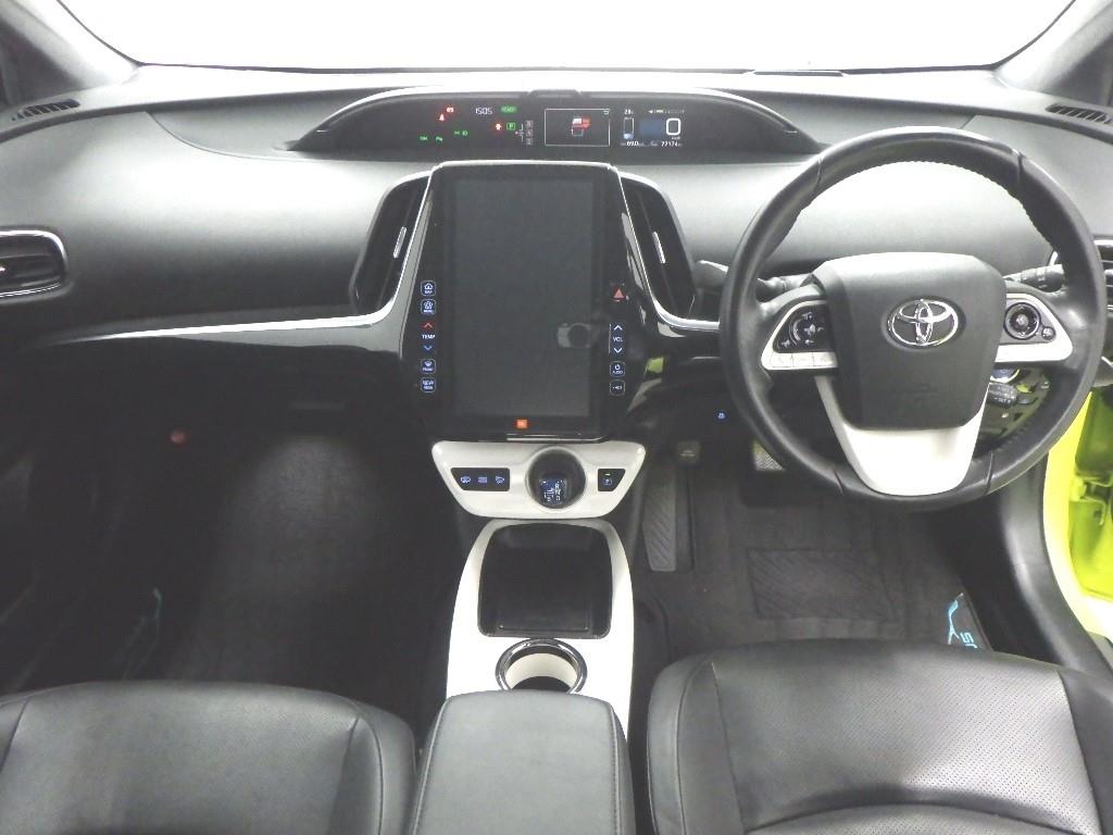 2017 Toyota Prius thumbnail