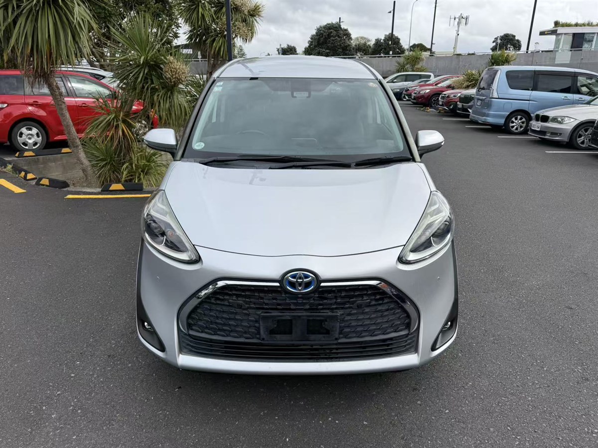 2018 Toyota Sienta thumbnail