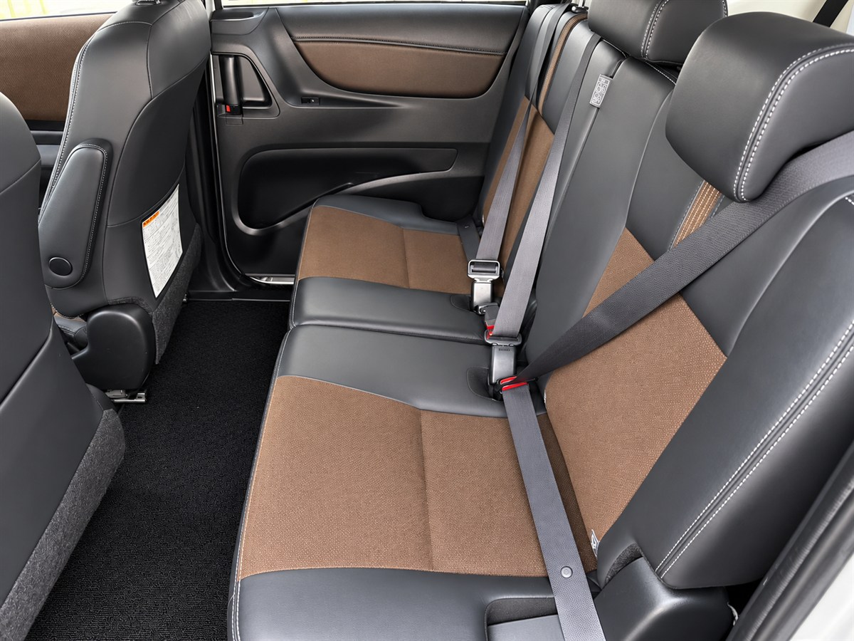 2018 Toyota Sienta thumbnail