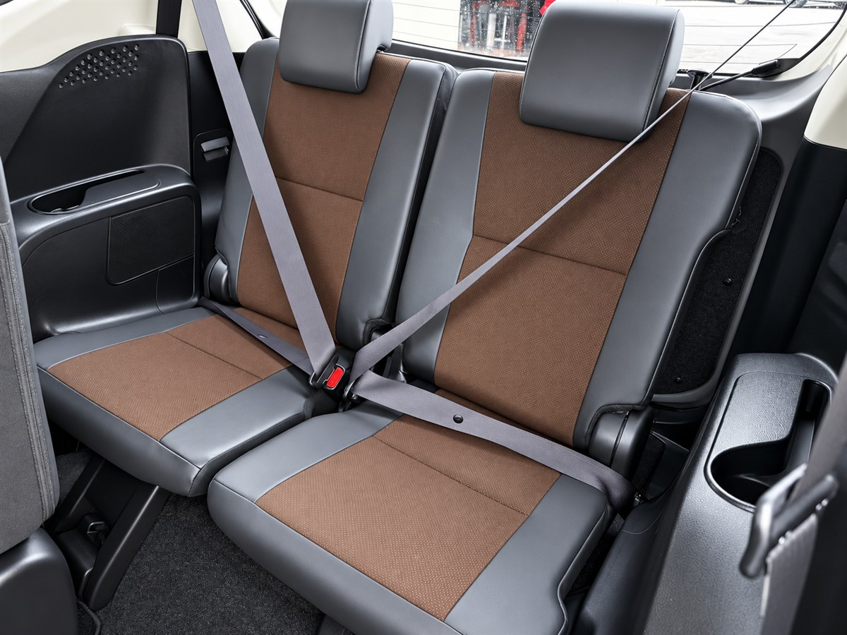 2018 Toyota Sienta thumbnail