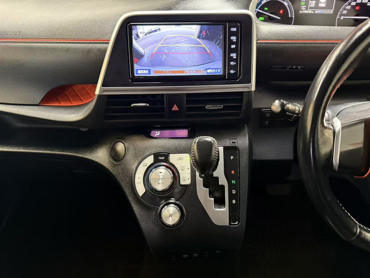 2018 Toyota Sienta thumbnail