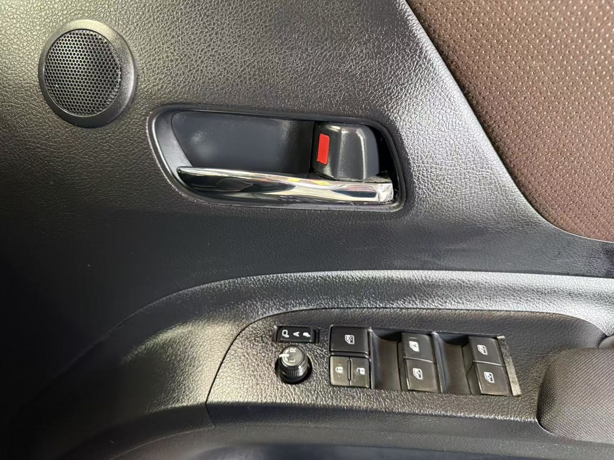 2018 Toyota Sienta thumbnail