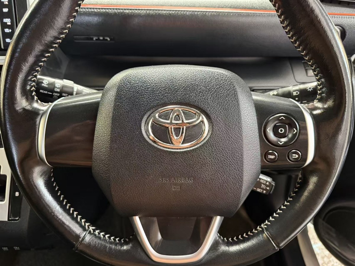 2018 Toyota Sienta thumbnail