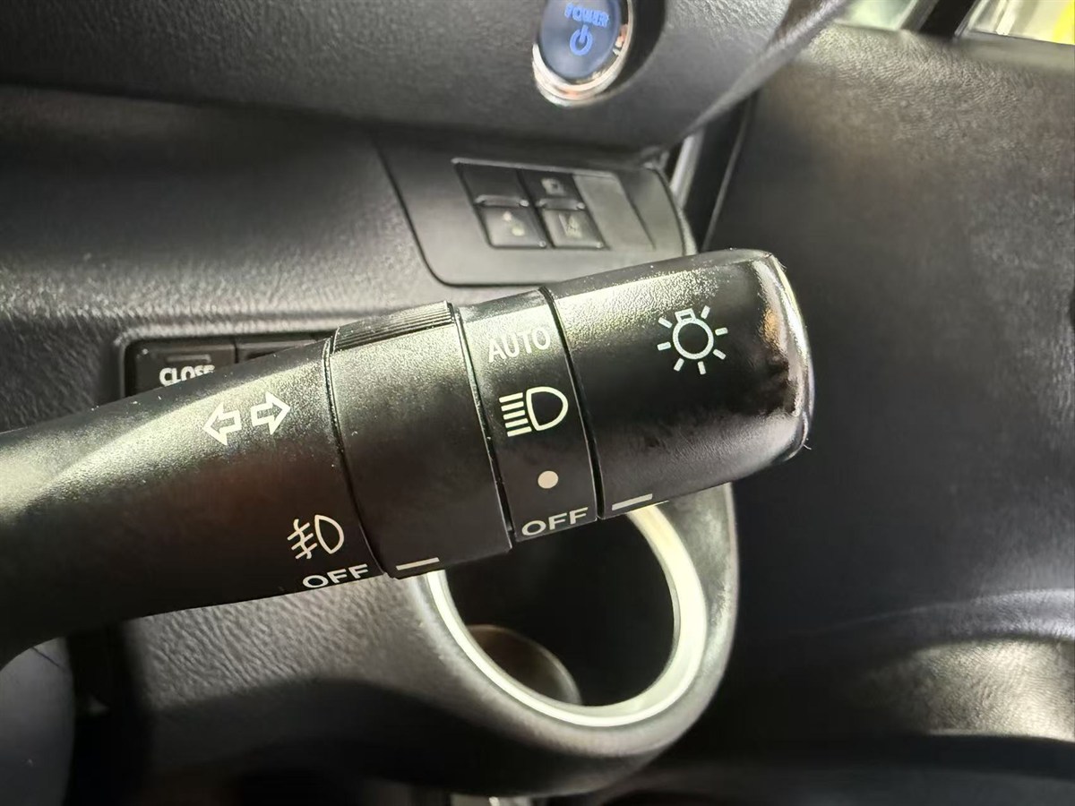 2018 Toyota Sienta thumbnail