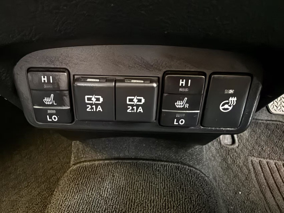 2018 Toyota Sienta thumbnail