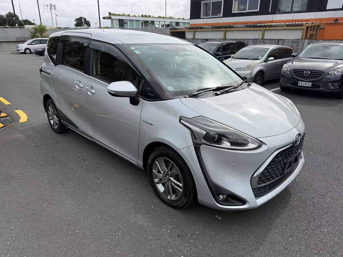 2018 Toyota Sienta thumbnail