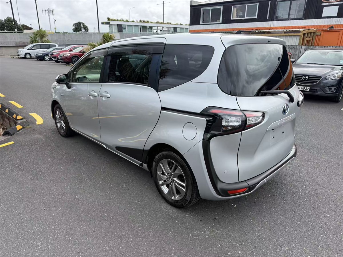 2018 Toyota Sienta thumbnail