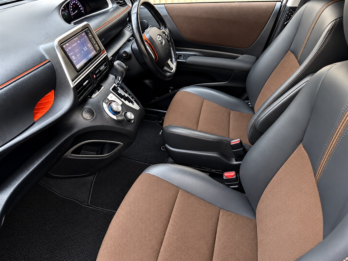 2018 Toyota Sienta thumbnail