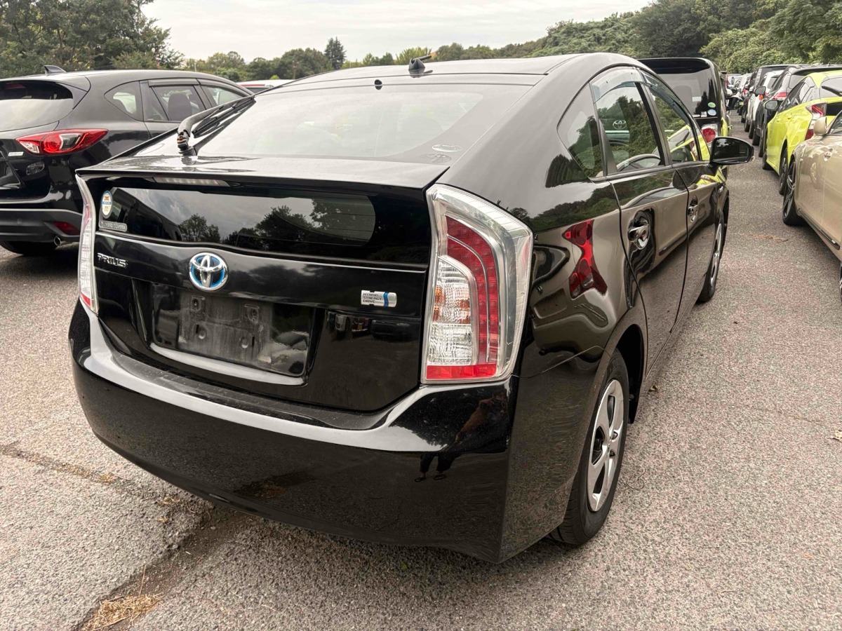 2015 Toyota Prius thumbnail