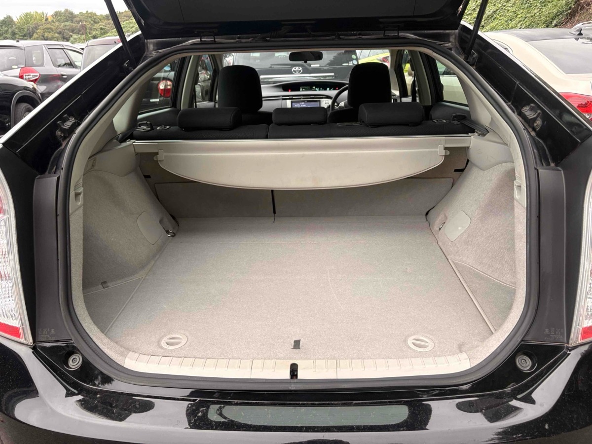 2015 Toyota Prius thumbnail