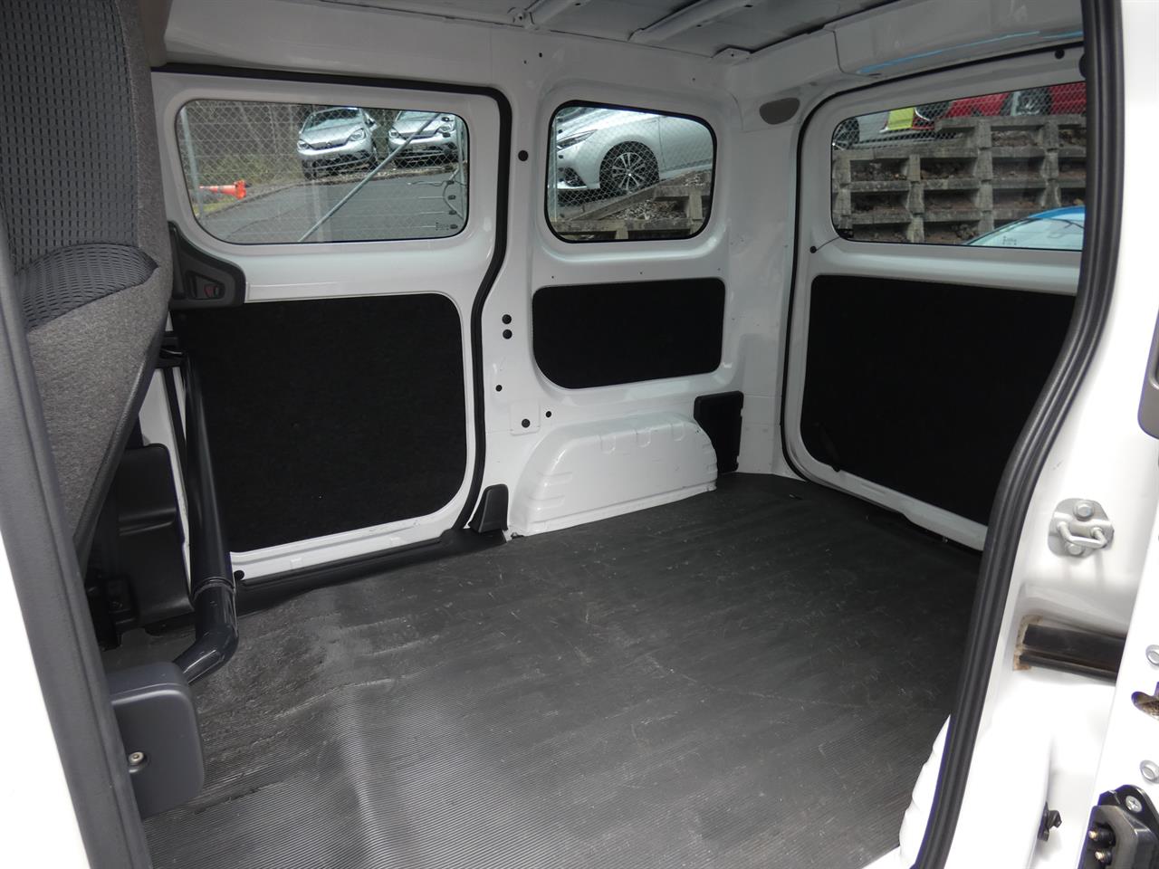 2021 Nissan NV200 thumbnail