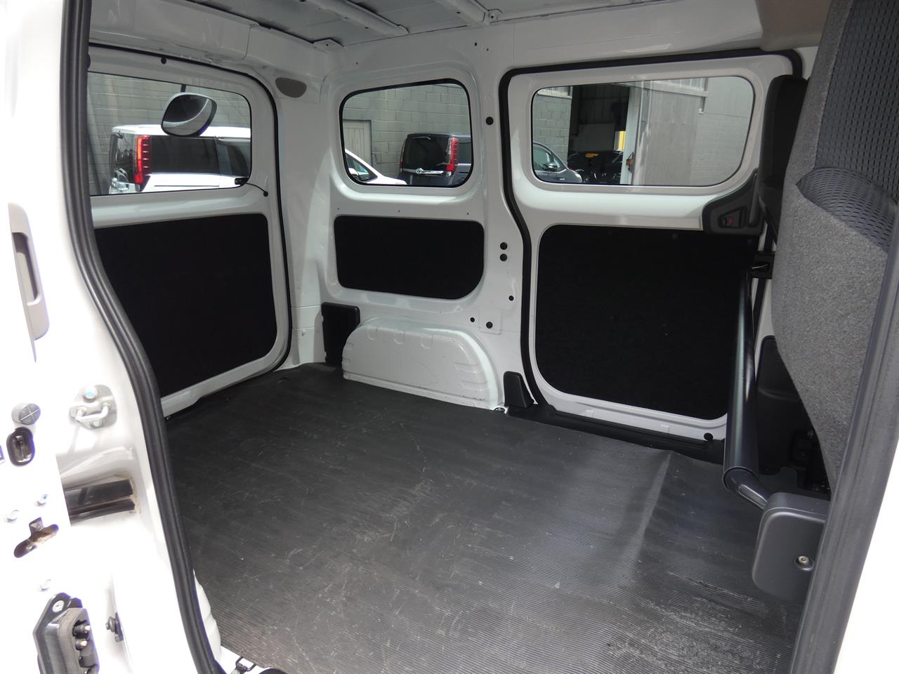 2021 Nissan NV200 thumbnail