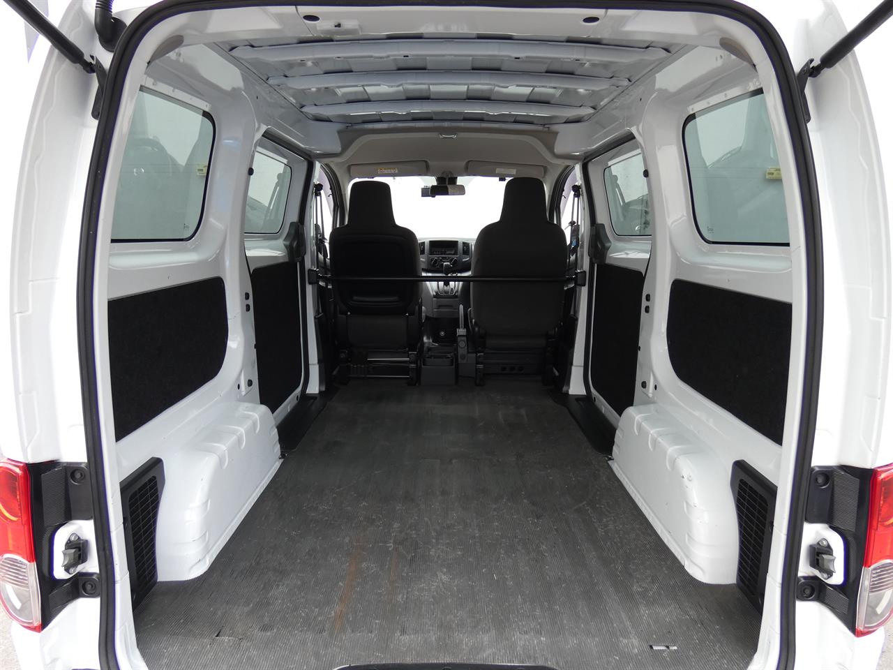 2021 Nissan NV200 thumbnail
