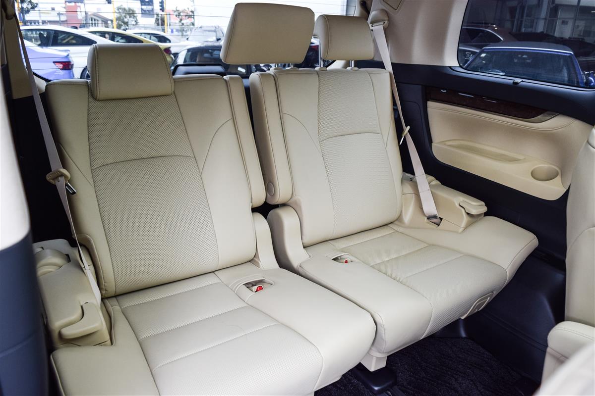 2018 Toyota Alphard thumbnail