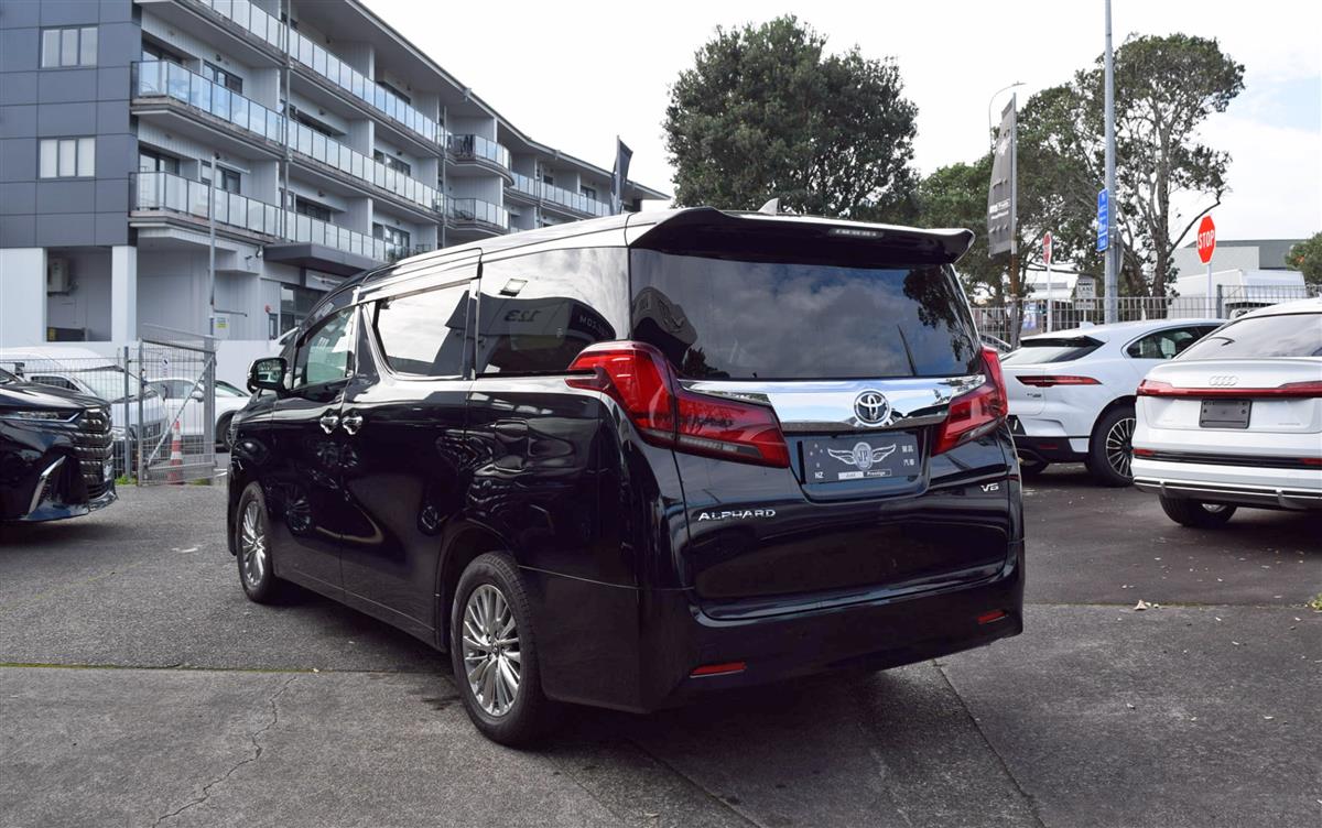2018 Toyota Alphard thumbnail