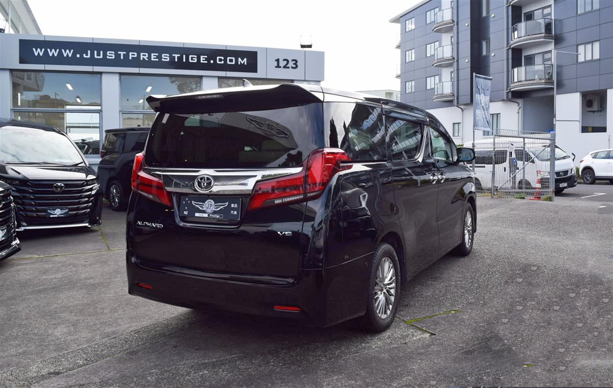 2018 Toyota Alphard thumbnail