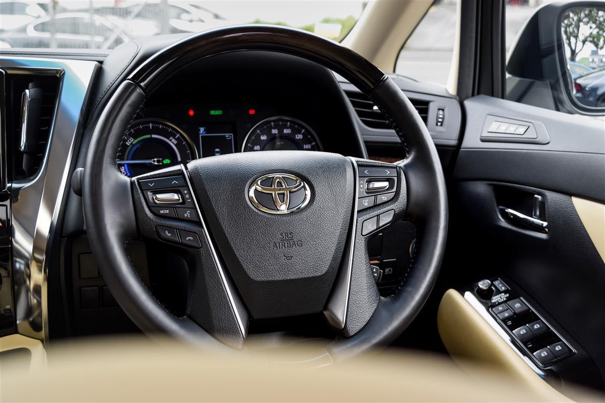 2018 Toyota Alphard thumbnail