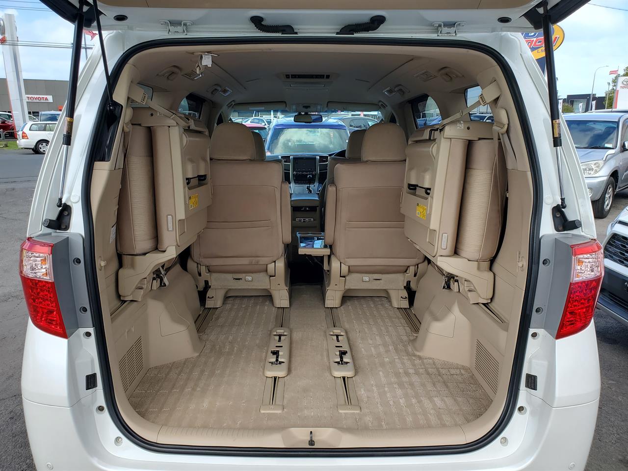 2012 Toyota Alphard thumbnail