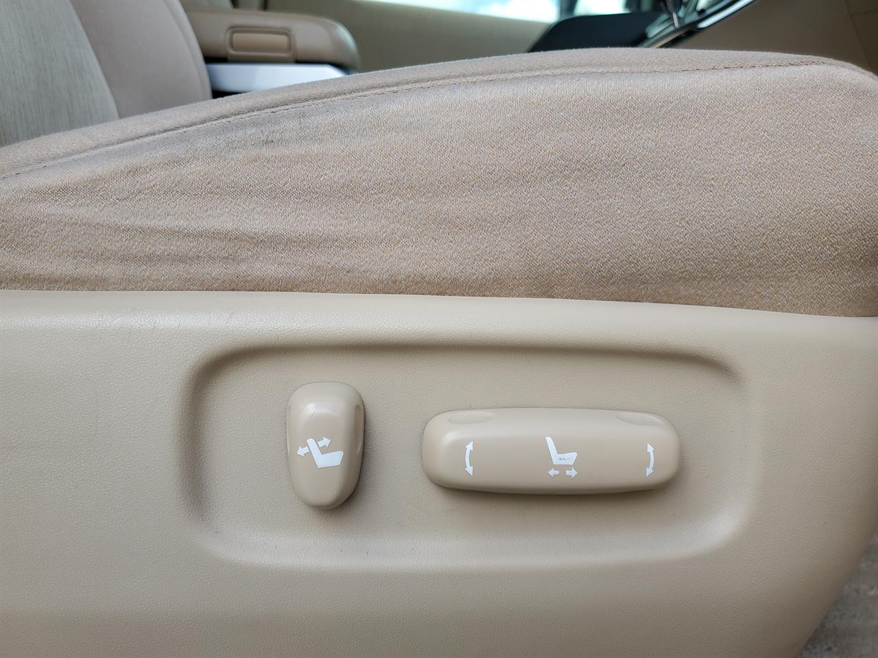 2012 Toyota Alphard thumbnail