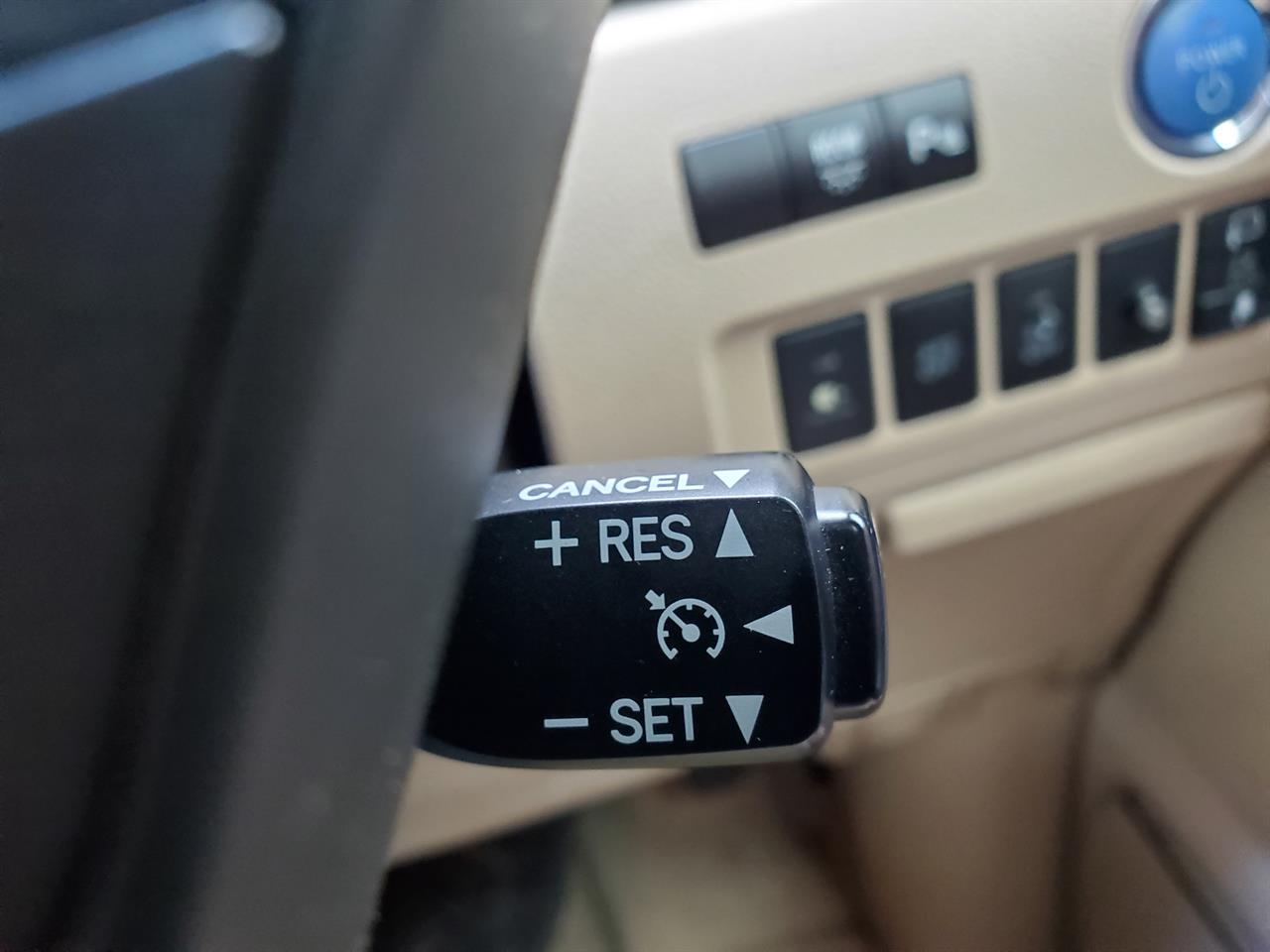 2012 Toyota Alphard thumbnail