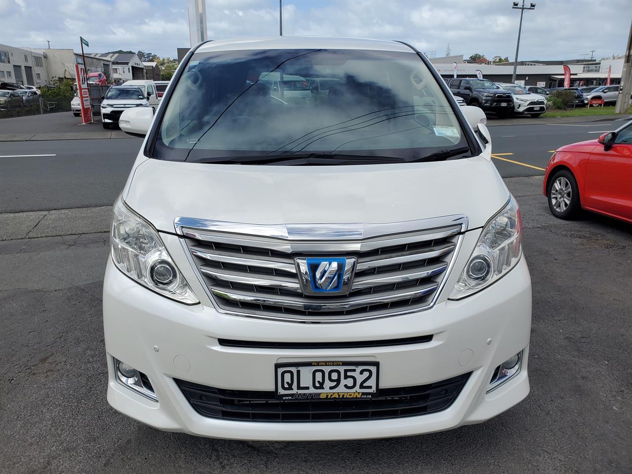 2012 Toyota Alphard thumbnail