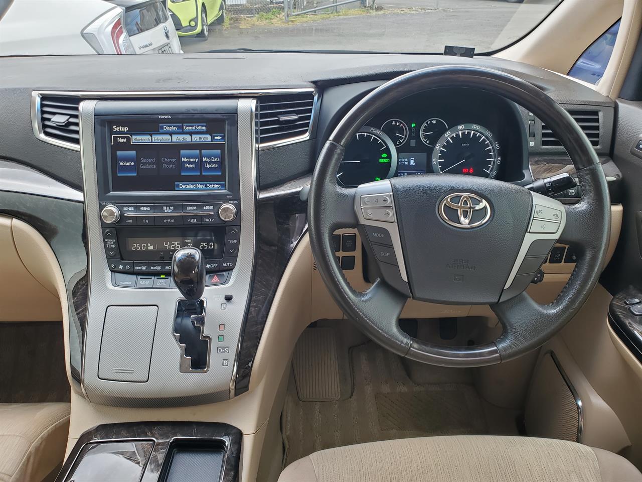 2012 Toyota Alphard thumbnail