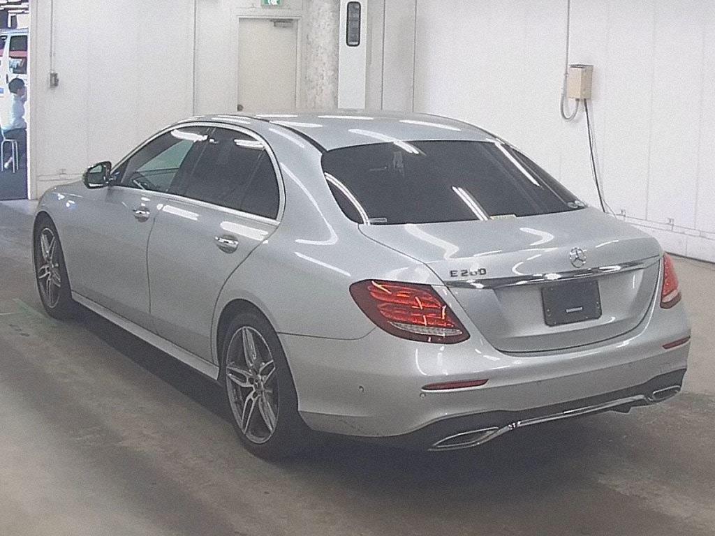 2017 Mercedes-Benz E200 thumbnail