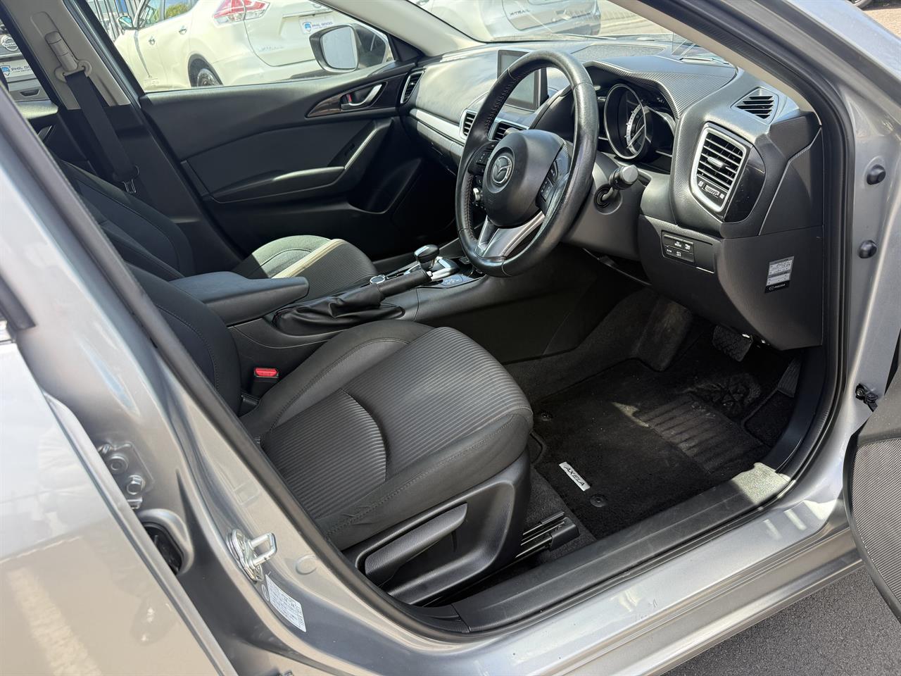 2013 Mazda Axela thumbnail