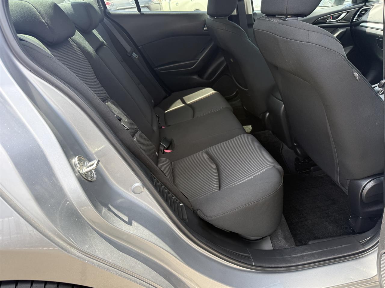 2013 Mazda Axela thumbnail