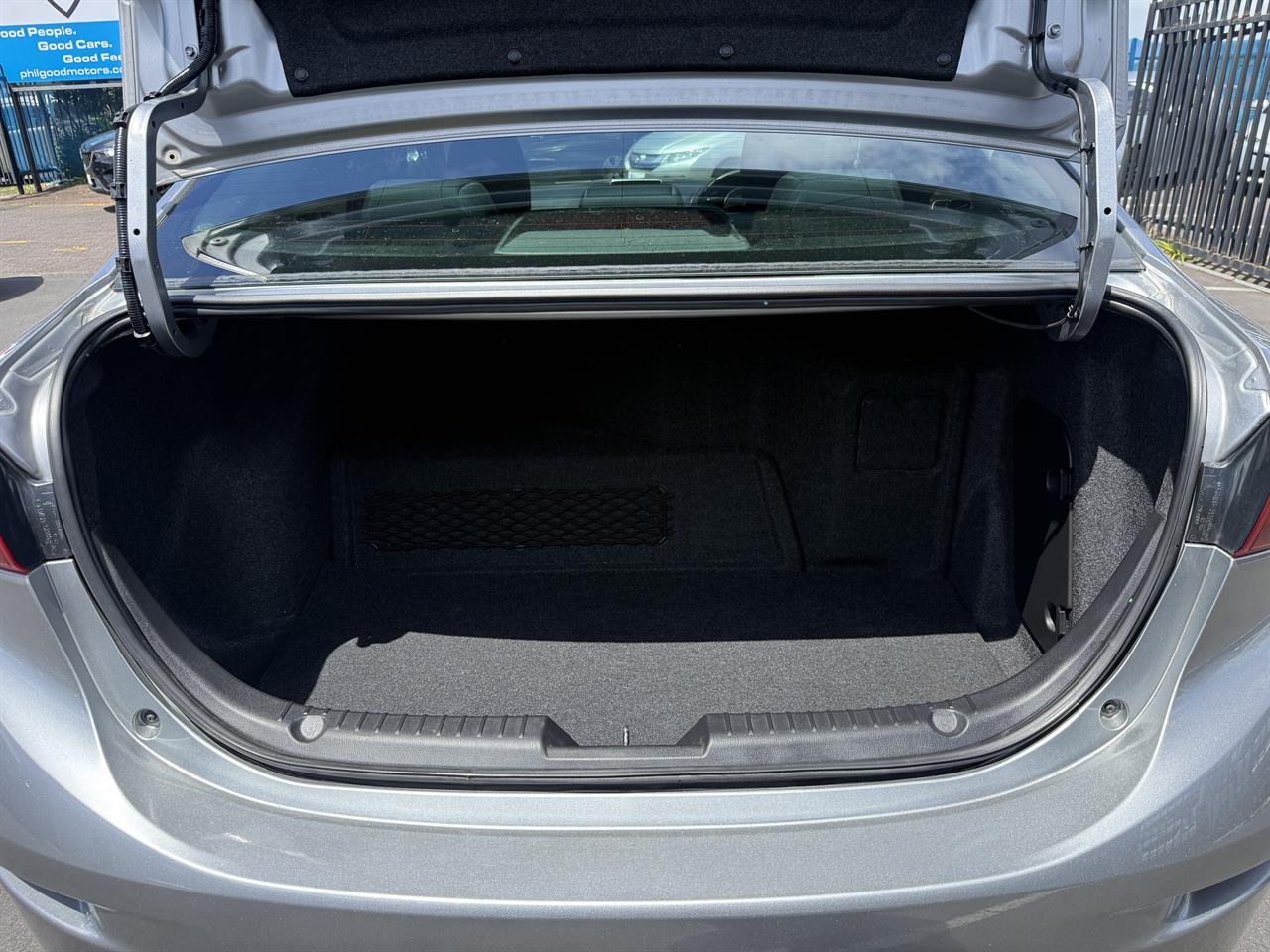 2013 Mazda Axela thumbnail