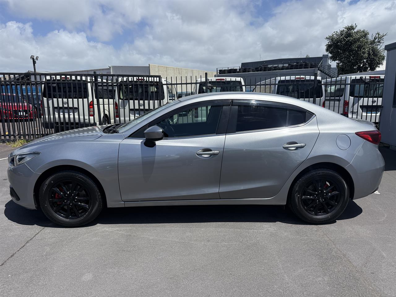 2013 Mazda Axela thumbnail
