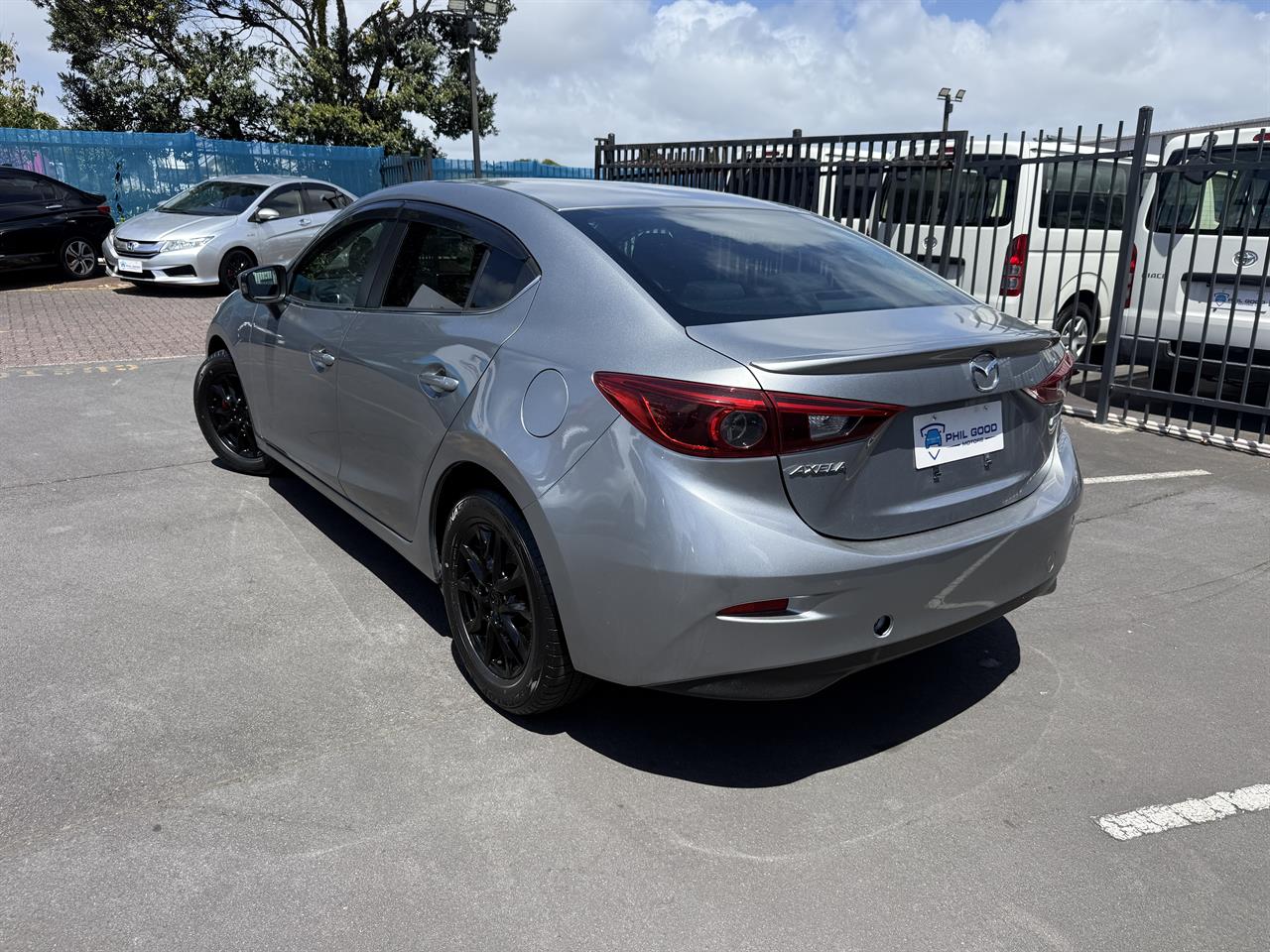 2013 Mazda Axela thumbnail