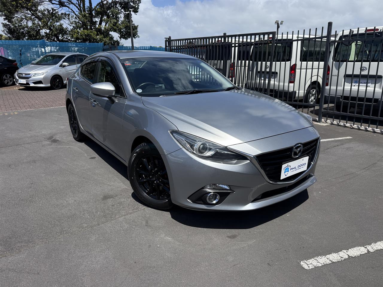 2013 Mazda Axela thumbnail