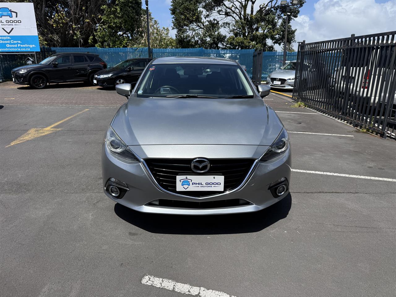 2013 Mazda Axela thumbnail