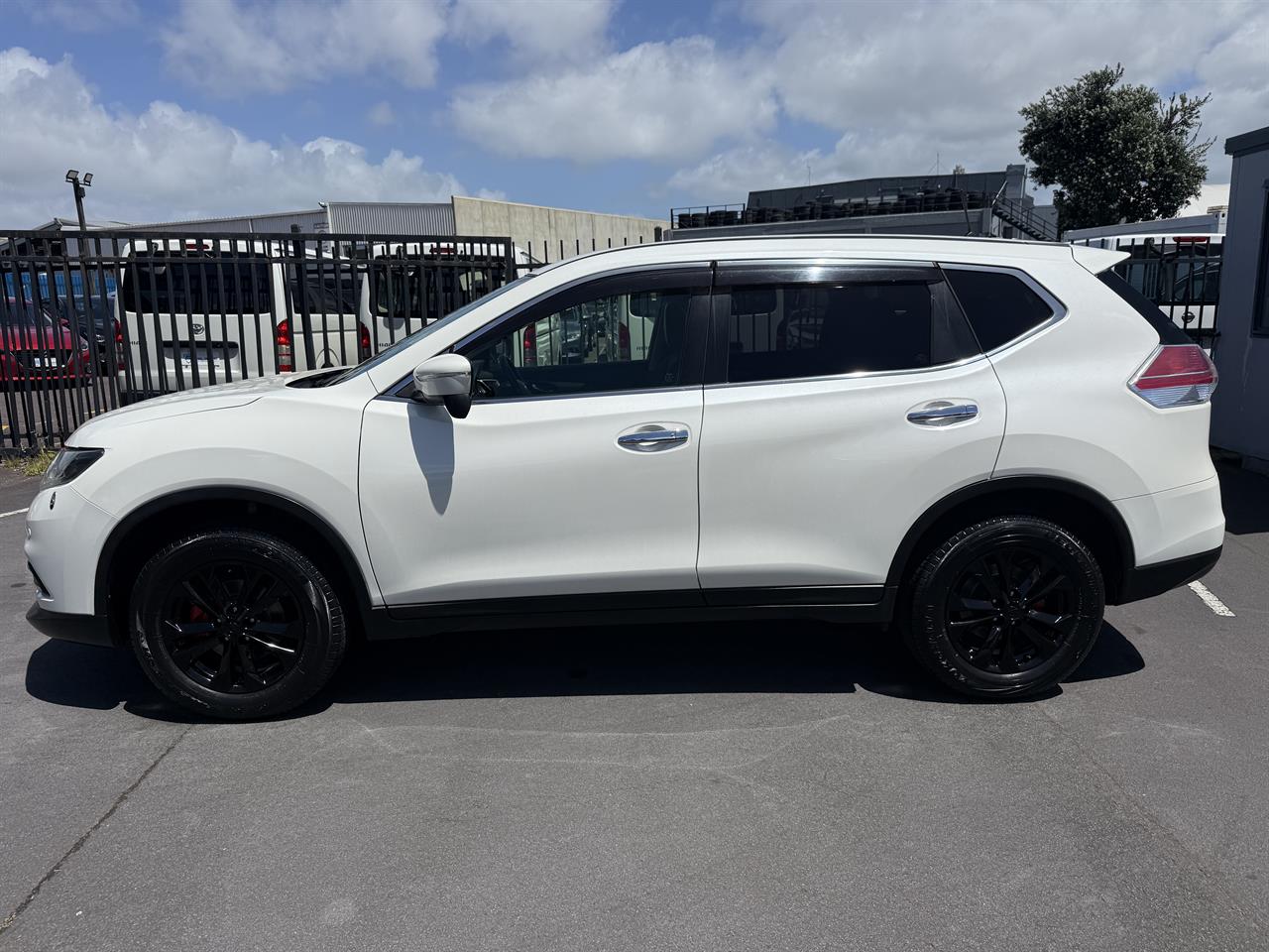 2015 Nissan X-Trail thumbnail