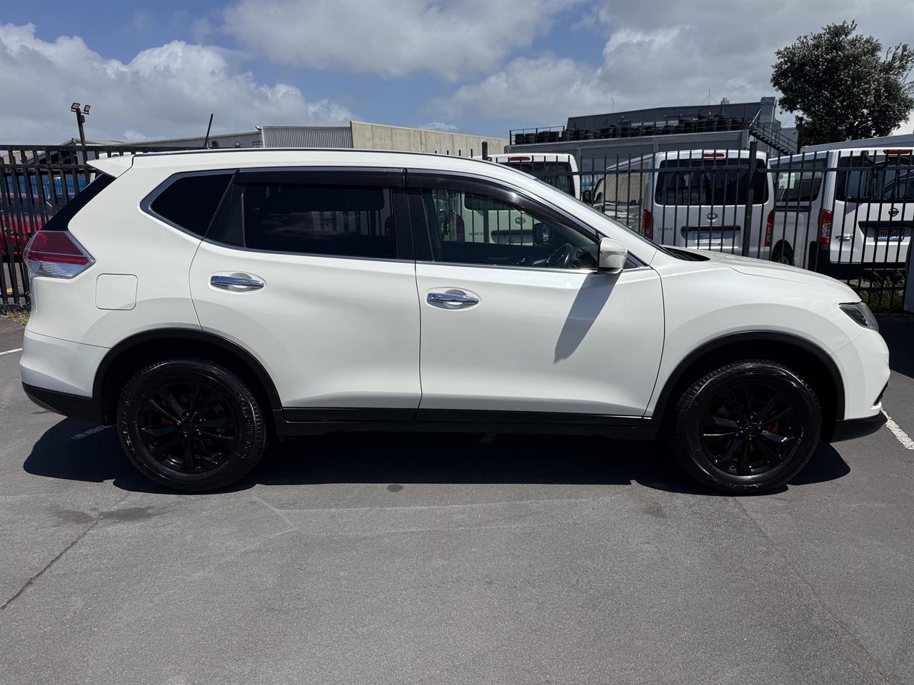 2015 Nissan X-Trail thumbnail